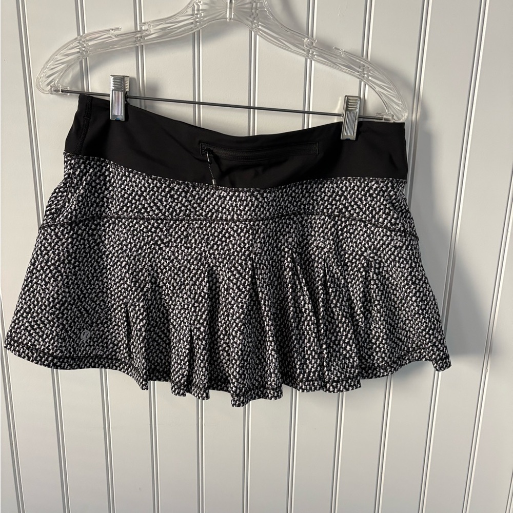 Lululemon Athletic Black & White Printed Skirt - Women's Active Skort